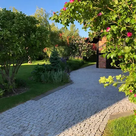 In Mit Gepflegtem Garten Gąski